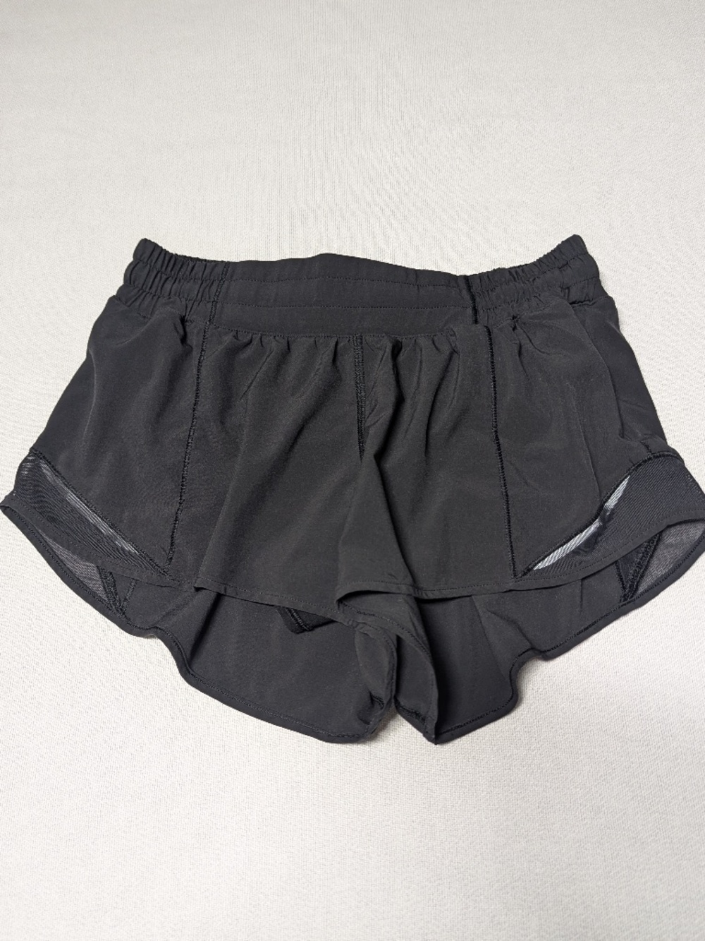 Lululemon Hotty Hot Low-Rise Lined 2.5" Shorts - Size 6